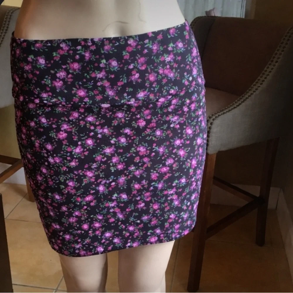 Floral Print Black & Pink Pencil Skirt - Picture 5 of 9